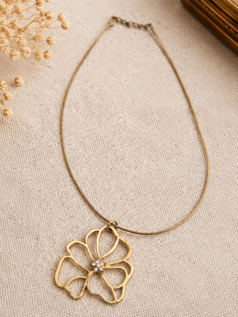 Vintage Gold Flower Pendant & Necklace